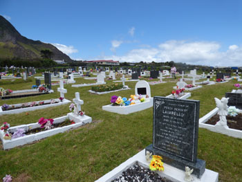 Cemeteries decorated on Christmas Eve