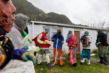 At Anthony and Caroline Rogers house.