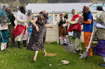 Anoushka Hahn's done been got! At the factory manager's house.