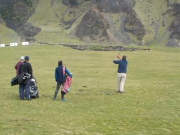 Sean Burns teeing off.