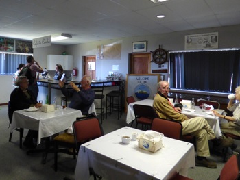 Visitors in Café da Cunha.