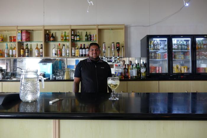 Mine host Randall Repetto behind the bar (Photo: Fran Bryson)