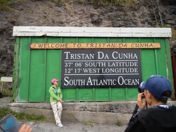 A final photo opportunity at the harbour's welcome sign (Photo: Julia Gunther)
