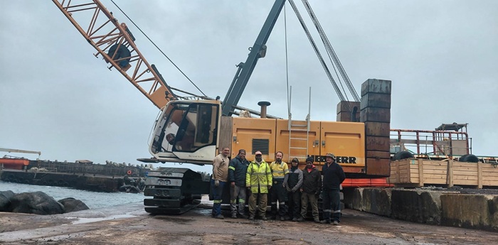 Crane refurbishment and harbour team