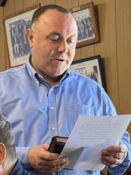 Simon Glass being sworn in at the Island Council Meeting.