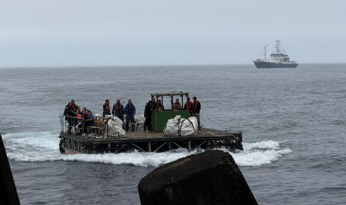 Christmas mail being brought ashore from the MFV Lance.