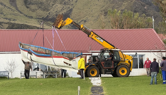 The wrecked longboat Lorna being removed from outside the Residency.