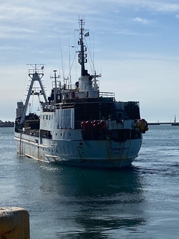 The MFV Edinburgh leaving Cape Town harbour. Photo Tokie Marais
