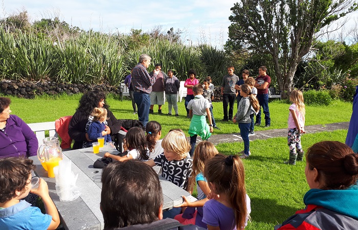 Steve Townsend greeting the children