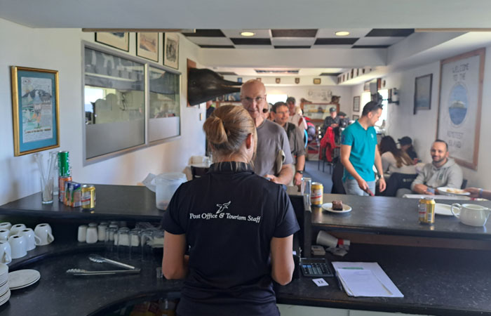 Silver Cloud visitors in Cafe da Cunha