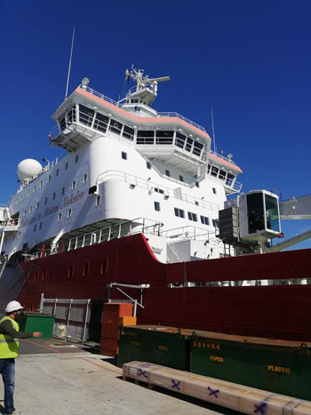 SA Agulhas II in Cape Town