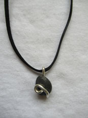 TT21 - Suede necklace set in sterling silver with small beach stone or seaglass (1) 24cm length